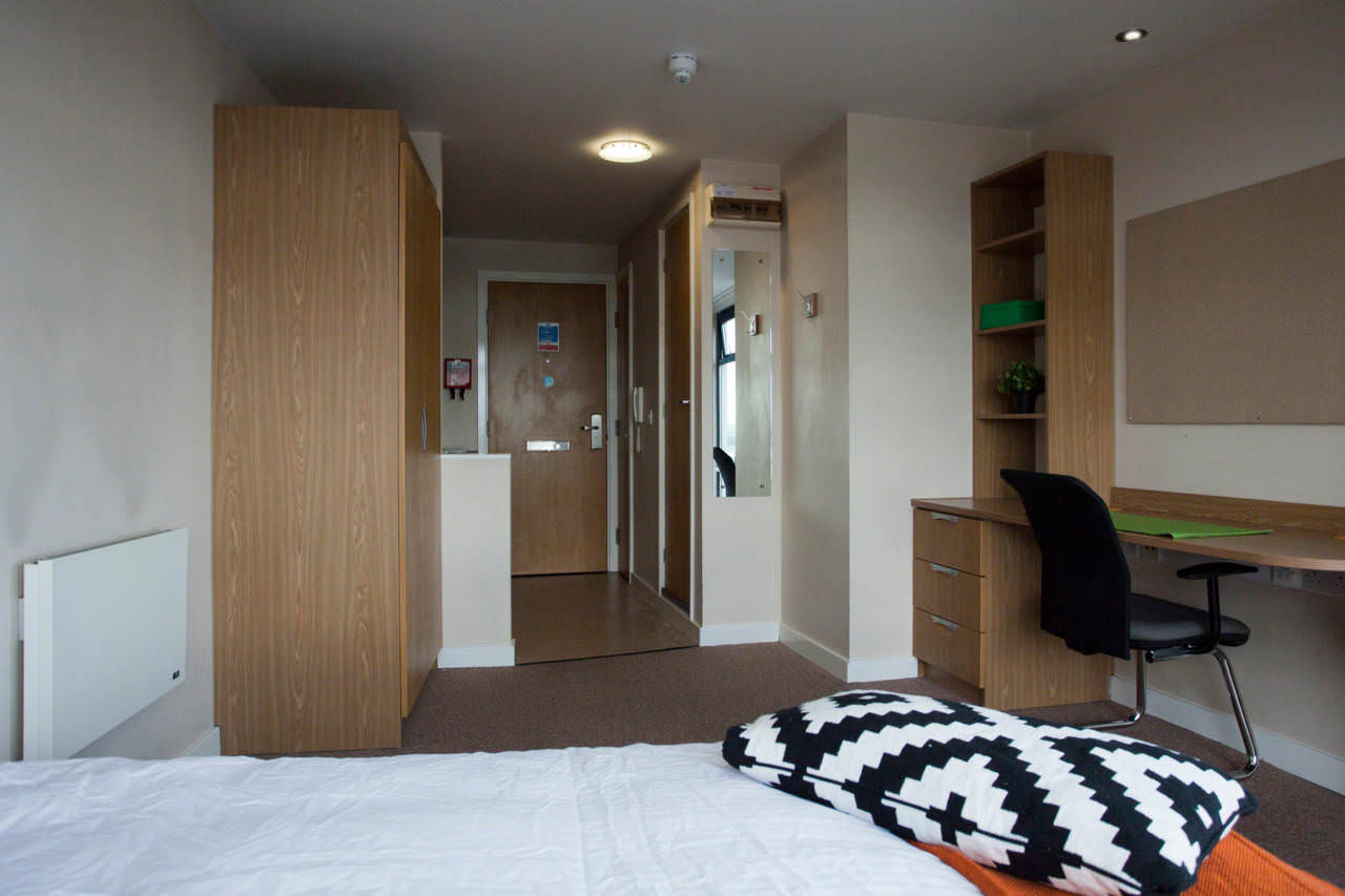 iQ Bristol Student Housing •