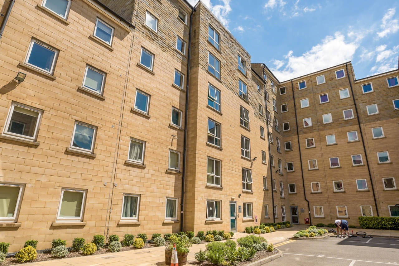 iQ Aspley House, Huddersfield • Student Housing •