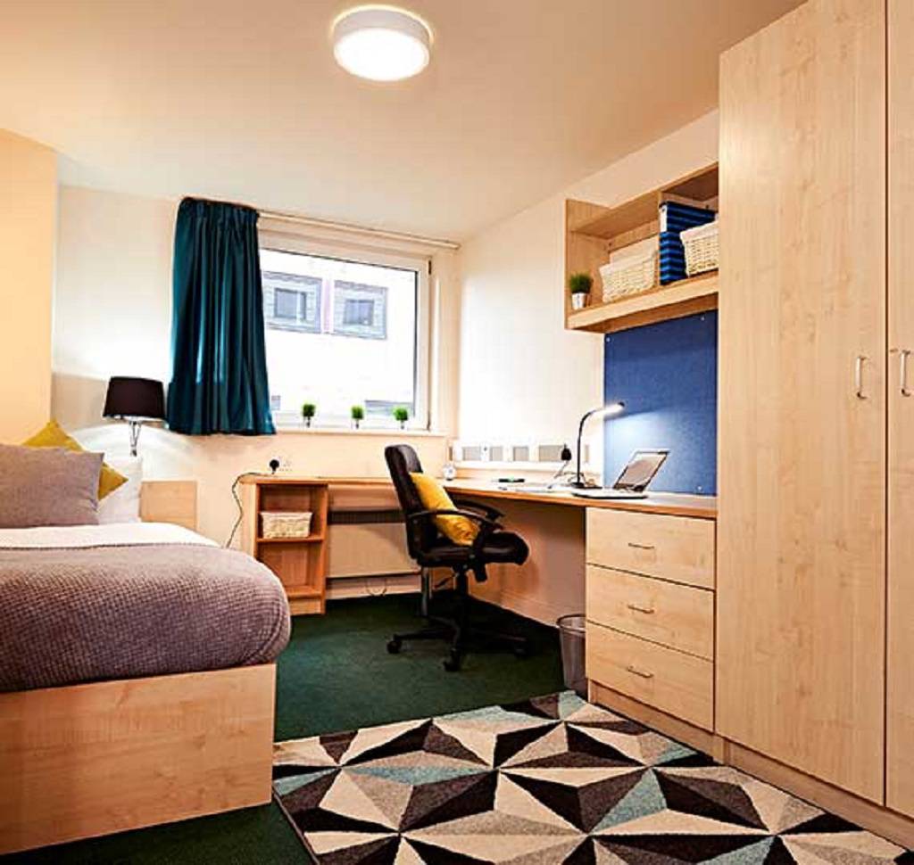 Burley Road Student Rooms •